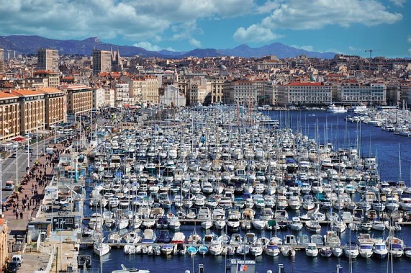 Taxi Marseille pour vos transports privés vers le port de Croisière